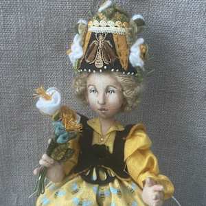 A Bee In Her Bonnet by Christine Shively Benjamin  Image: Close up of the top part of the doll