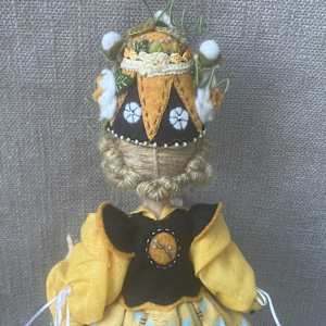 A Bee In Her Bonnet by Christine Shively Benjamin  Image: Close up of the the back upper half