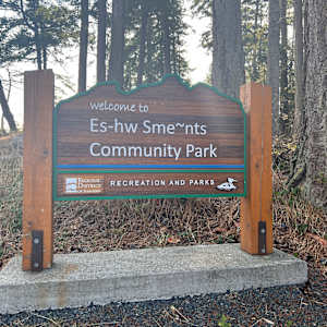 Oyster Catcher in the wind by Sherron Fairbairn  Image: Es-hw Sme~nts Community Park - Regional District of Nanaimo