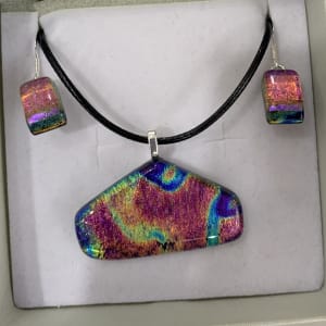 Vibrant Pink pendant set by Inez Jenkins