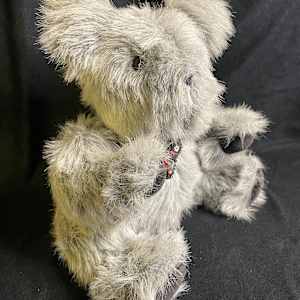 Jointed Fuzzy Bear by Susan Detroy 