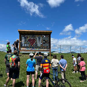 SE Love Sign, Image 3.