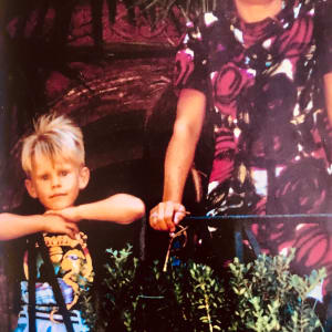 Autobiographic Pictures by Renee Fabbiocchi  Image: 1993, Rome - Thanks to Renzo Arbore, who by buying one of my artworks wanted to show me his support, I was able to exhibit in the famous Casina Valadier in Villa Borghese in Rome. This wonderful photo, taken by a famous photographer, depicts Davide and me, very proud of our achievements. 

1993, Roma - Grazie a Renzo Arbore, che acquistando una mia opera voleva dimostrami il suo sostegno, riuscii ad esporre nella famosa Casina Valadier di Villa Borghese a Roma. Questa foto meravigliosa, scattata da un famoso fotografo, ritrae me e Davide, molto fieri dei successi ottenuti. 