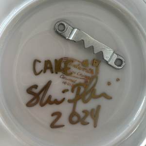 Cake #9 by Shiri Phillips 