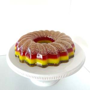 Large Bundt 2 by Shiri Phillips 