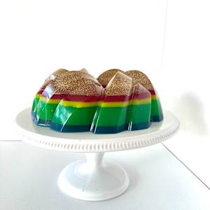 Large Bundt 3 by Shiri Phillips 