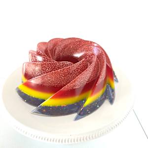 Large Bundt 5 by Shiri Phillips 
