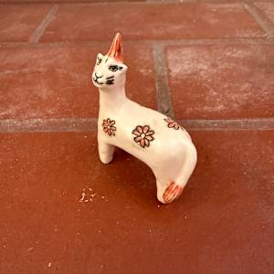 Red Daisy Cat Cream Supreme, a teenie by Nell Eakin 