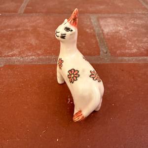 Red Daisy Cat Cream Supreme, a teenie by Nell Eakin 