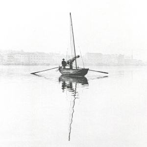 Crossboat 1957 by Fan Ho