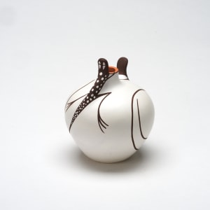 Lizard pot, Agnes Peynetsa by Agnes Peynetsa, Image 4.