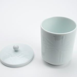 Arita-yaki Yunomi (lidded) by Inoue Manji Nabeshima  Image: Photo by Craig Smith, Courtesy of ASU Art Museum