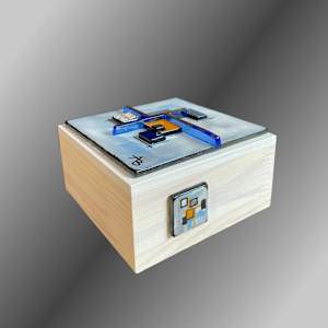 Balanced by Anne Burtt  Image: Balanced Side