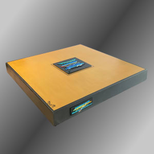 Gold Surround by Anne Burtt  Image: Gold Surround Side