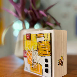 Metro by Anne Burtt  Image: Metro on Table - Side