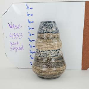 Vase by Rumiko "Rumi"  Tsuda Estate, Image 3.