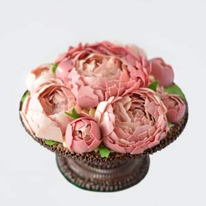 Chocolate artwork "Peony flowers" by Gerhard Petzl  Image: Peony flowers arrangement on baroque stand, 100% chocolate