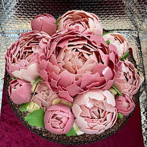 Chocolate artwork "Peony flowers" by Gerhard Petzl  Image: Peony flowers arrangement on baroque stand, 100% chocolate, in shipping box