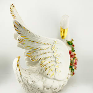 Capodimonte Ceramic Swan w/ Attached Flowers 