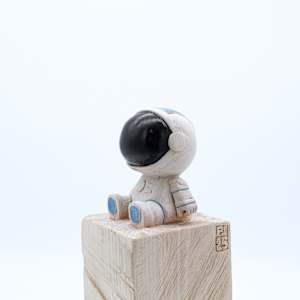 Explorer Baby (sitzend) by Philipp Liehr, Image 4.