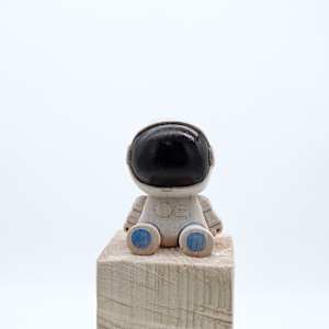 Explorer Baby (sitzend) by Philipp Liehr, Image 2.