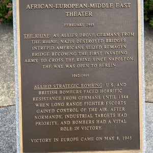 World War II Monument by Roger Armstrong 