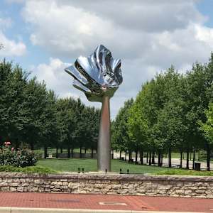 Flowing Kiss (City of Columbus - North Bank Park) by Lawrence Argent
