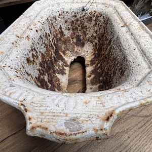 White Iron Trough Footed with Handles  Image: detailed handles