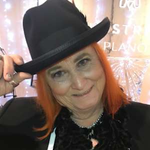 Picture of artist Anita Lee Stokey