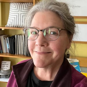 Picture of artist Diana Hoover
