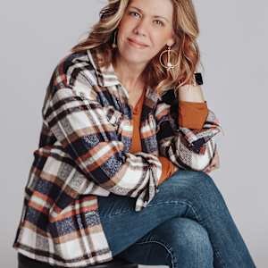 Picture of artist Dacia Livingston Parker