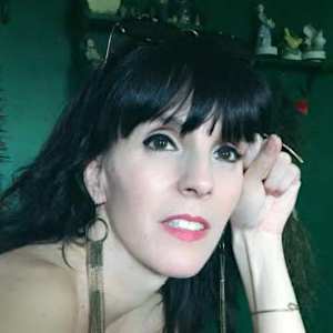 Picture of artist Lenore Thomas