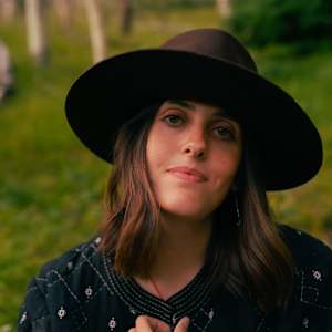 Picture of artist Lindsey Chambley